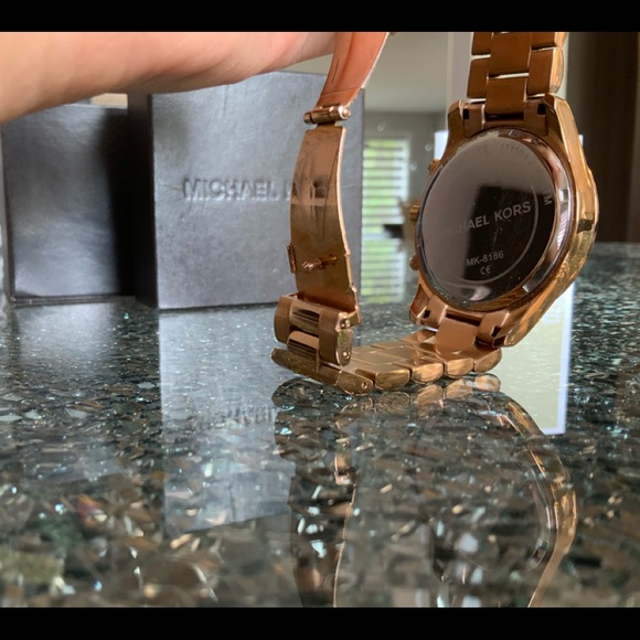 Authentic micheal kors watch ! - Picture 9 of 13